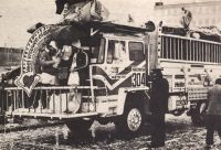 1981-02-28 Optocht - Carnavalswagen Veterhaone